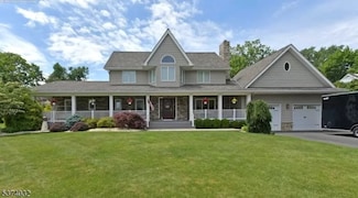 85 Mountain Ridge Dr, Wayne, NJ 07470