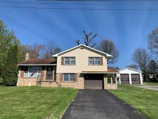 127 Parkside Dr, Johnstown, PA 15904