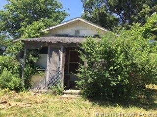 115 N 2nd St, Chouteau, OK 74337