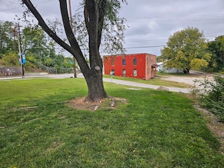 1303 W College St, Springfield, MO 65806