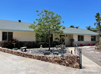 844 Singing Trails Dr, El Cajon, CA 92019