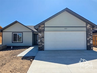 320 Rowland Cir, Garden City, KS 67846