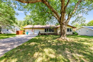 2052 S Meadowview Ave, Springfield, MO 65804