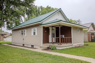 400 S Main St, Knox, IN 46534