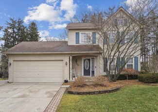 960 Stratford Dr, South Lyon, MI 48178
