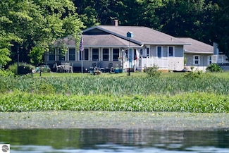 17429 Summit Ct, Barryton, MI 49305