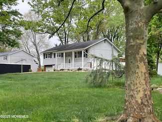 37 Lexington Dr, Manalapan, NJ 07726