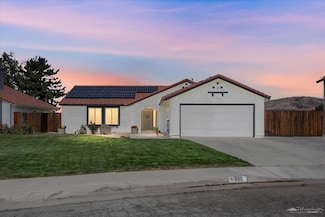 406 Oakwood Ct, Tehachapi, CA 93561