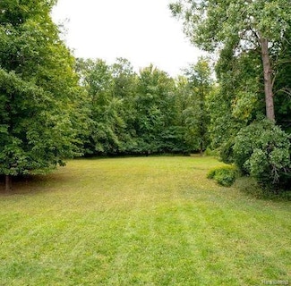 0000 Woodlynne Dr, Bingham Farms, MI 48025