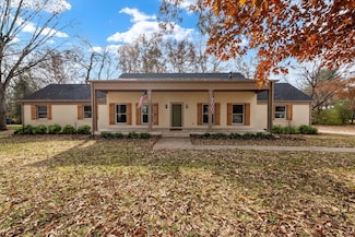 104 W Longview Dr, Portland, TN 37148