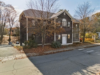 61 Depot St, Hartford, VT 05001