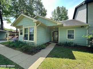 3718 Pine Knoll Dr, Raleigh, NC 27604