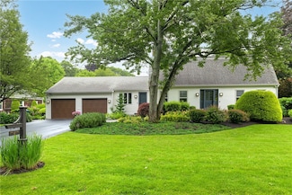 69 Apple Tree Ln, Warwick, RI 02888