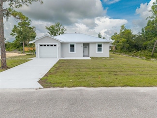 323 Garfield Ave NE, Lake Placid, FL 33852