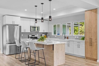 15 3rd Ave, Keaau, HI 96749
