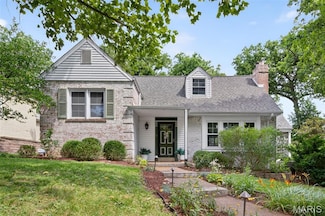 17 Hillard Rd, Saint Louis, MO 63122
