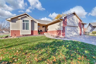 810 Park Glen Ct, Clearwater, KS 67026