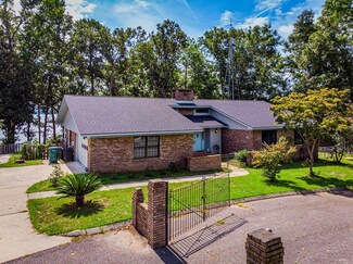 149 Elizabeth St, Eufaula, AL 36027