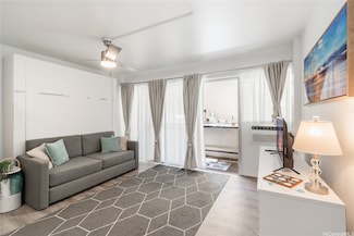 247 Beach Walk Unit 303, Honolulu, HI 96815