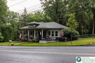 2211 Honeysuckle Rd, Allentown, PA 18103