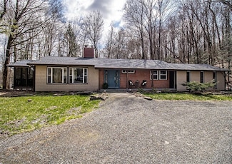 7442 Silverwood Dr, Manlius, NY 13104