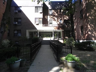 21 Schenck Ave Unit 2CD, Great Neck, NY 11021