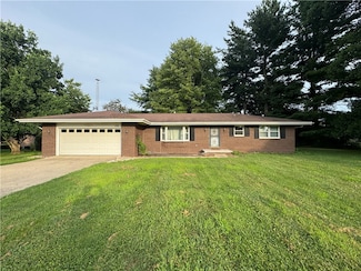 124 Woodlawn Dr, Chrisman, IL 61924