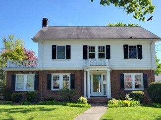 26 Pleasant St, Newton, MA 02459