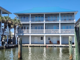 413 Admiral Craik Dr Unit R4, Grand Isle, LA 70358
