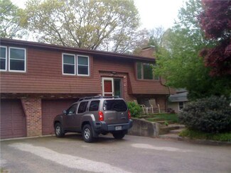 52 Indian Trail, Saunderstown, RI 02874