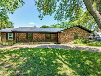 500 E Sherman St, Chico, TX 76431