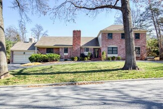 5725 Reinhardt Dr, Fairway, KS 66205