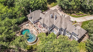 425 NE Saint Andrews Cir, Lee's Summit, MO 64064