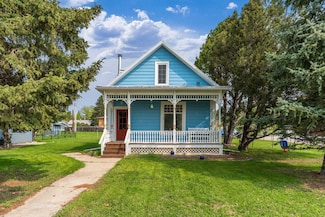 847 Harney St, Custer, SD 57730