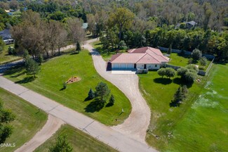 4380 Wildwood St, Bismarck, ND 58503