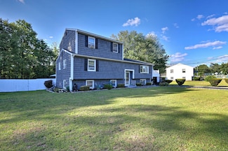 17 Ellyn Ct, West Haven, CT 06516