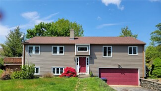 13 Tobin Ln, Bristol, RI 02809