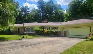 95 Lake Shore Dr, Youngstown, OH 44511