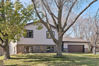 4625 Orchid Ln N, Plymouth, MN 55446