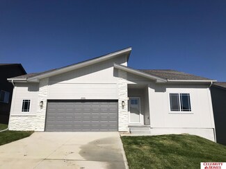 7772 N 112th St, Omaha, NE 68142