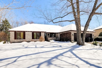 1392 Arden Oaks Dr, New Brighton, MN 55112