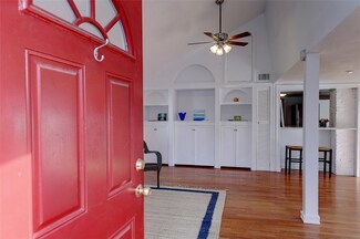 3 Walnut St, Bristol, RI 02809