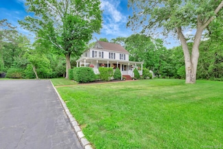 1 Garfield Ct, Nesconset, NY 11767