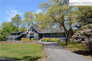 994 Ridge Rd, Glade Valley, NC 28627