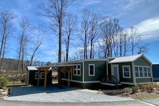 108 Meandering Ln, Flat Rock, NC 28731
