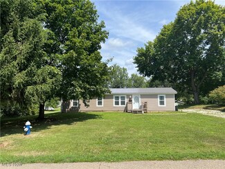 495 2nd St SW, Brewster, OH 44613