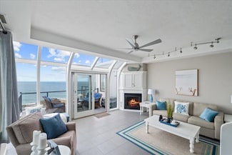 46 Oceanside Dr Unit 46, Hull, MA 02045