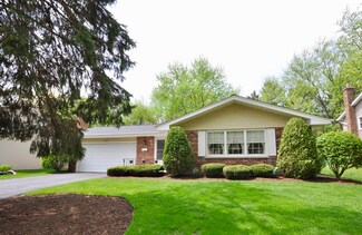 1433 Clyde Dr, Naperville, IL 60565