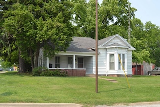 102 E Plum St, Grayville, IL 62844