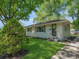 2900 E 39th St, Des Moines, IA 50317